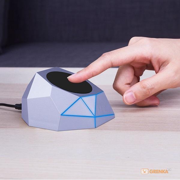 Xoopar GEO Wireless Charging Dock : Silver 12 month warranty applies Tech Outlet